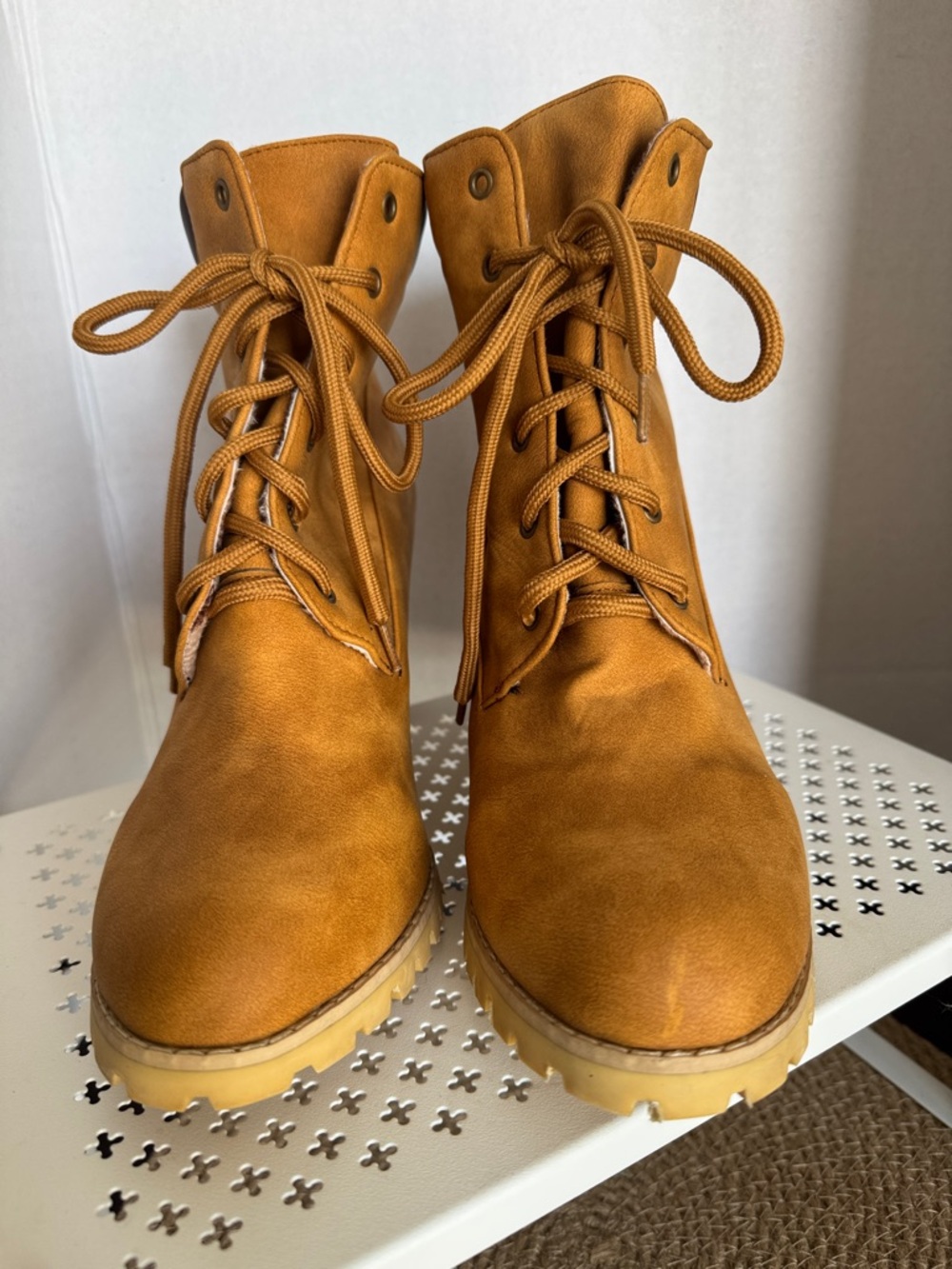 Women's Tan Lace-Up Block High 3” Heel Ankle Faux Suede Boots Size 9 - Picture 6 of 6